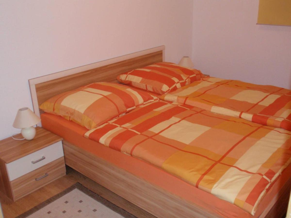 Apartmani Area Doma Traù Esterno foto