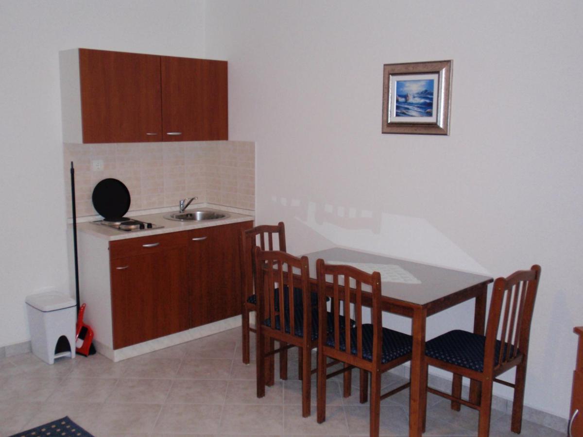 Apartmani Area Doma Traù Esterno foto